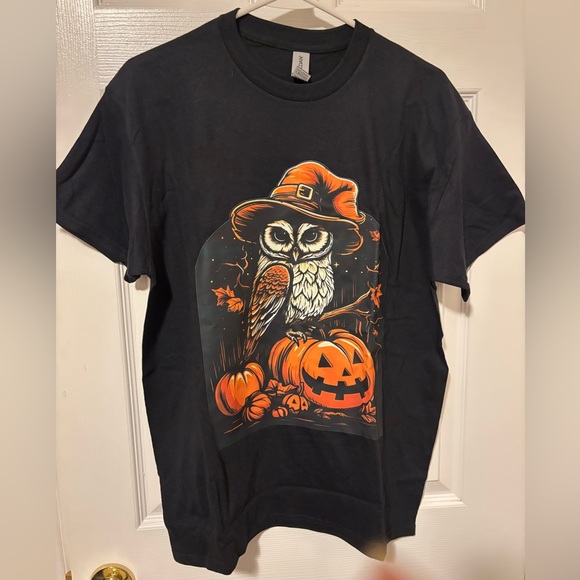 Gildan Tops - Gildan Black with Owl and Pumpkin Print Heavy Cotton Tee
